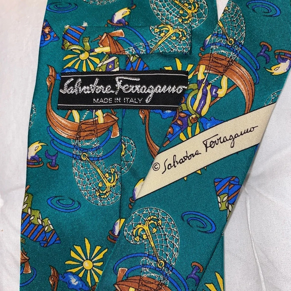 Salvatore Ferragamo men’s 100% silk fishing tie - Picture 2 of 2
